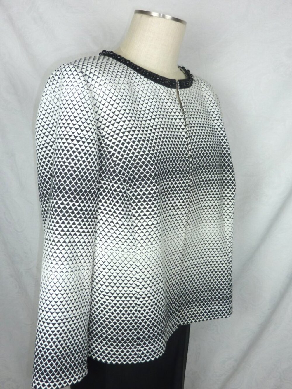 TAHARI 16w beautiful BLACK WHITE BEAD NECK BLAZER Topper Jacket Plus Size 16 XXL
